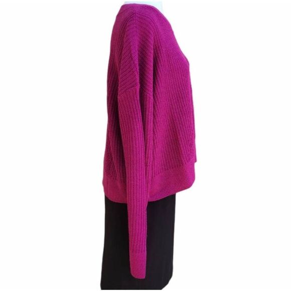 Two One Two New York Fucsia Geometric Textures Knit Crew Sweater size Medium New - Picture 8 of 13